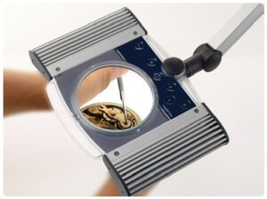 Best Magnifying Lamps - Ultral Guide And Top 5 Models Review (8)